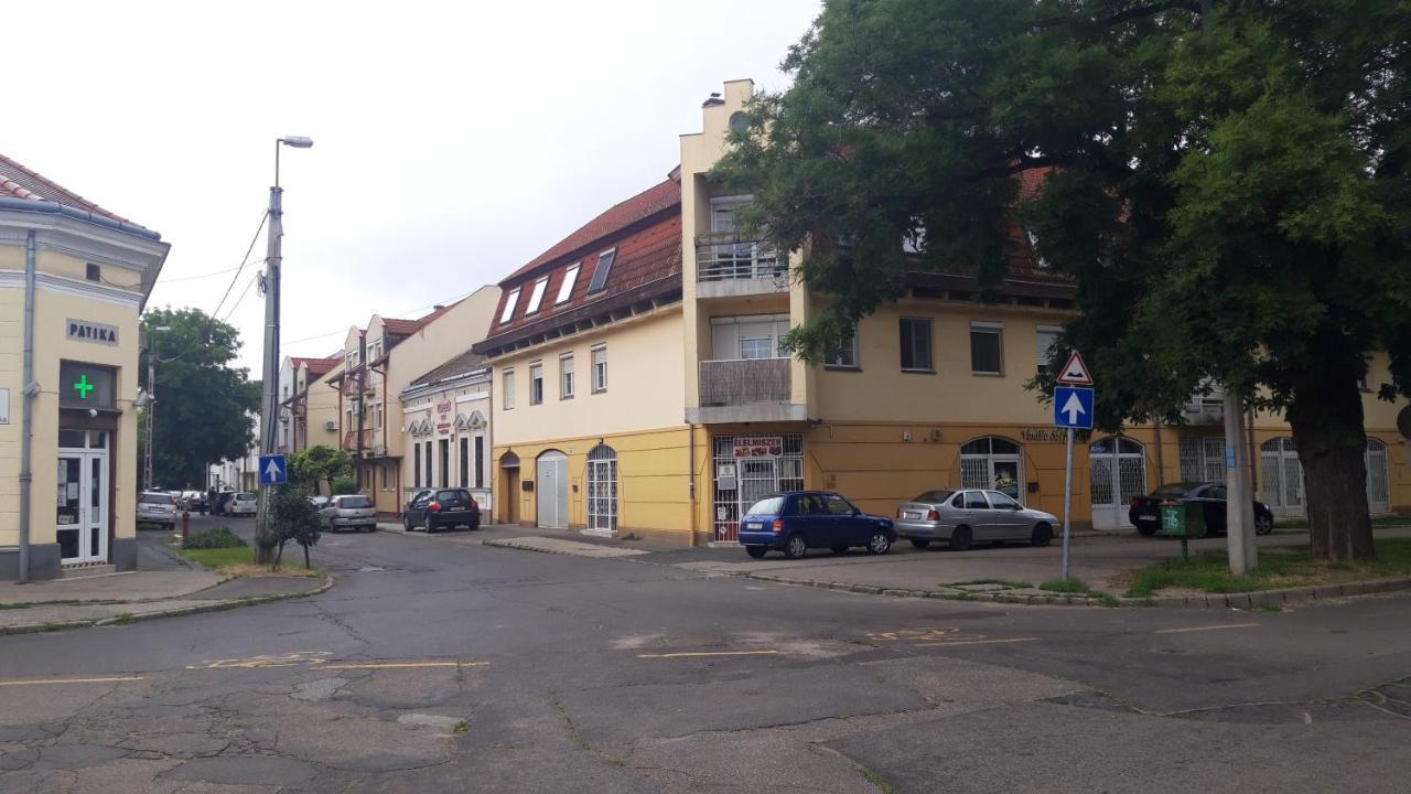 Buckingham Palace Apartman, Debrecen Exterior foto